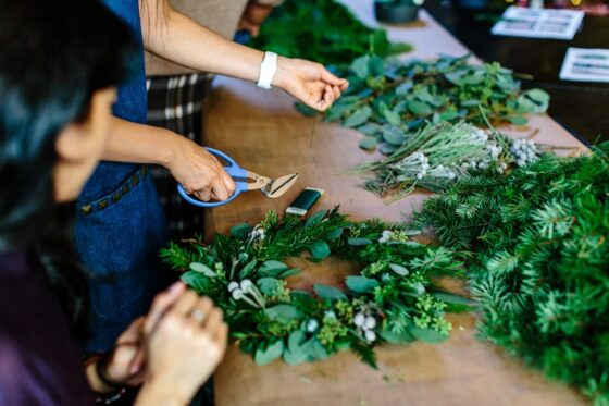 featured image - Crafting a Stunning Wreath Using Nature's Bounty