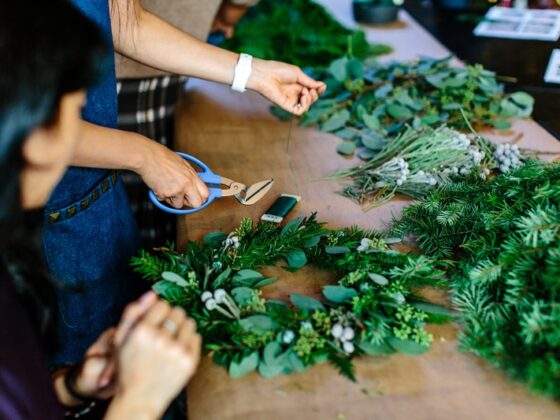 featured image - Crafting a Stunning Wreath Using Nature's Bounty