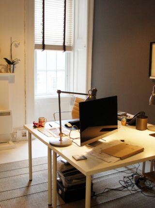 featured image - Finding the Perfect Desk for Small Spaces