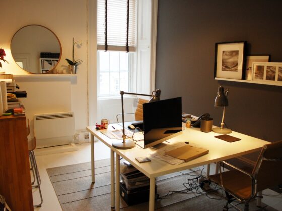 featured image - Finding the Perfect Desk for Small Spaces