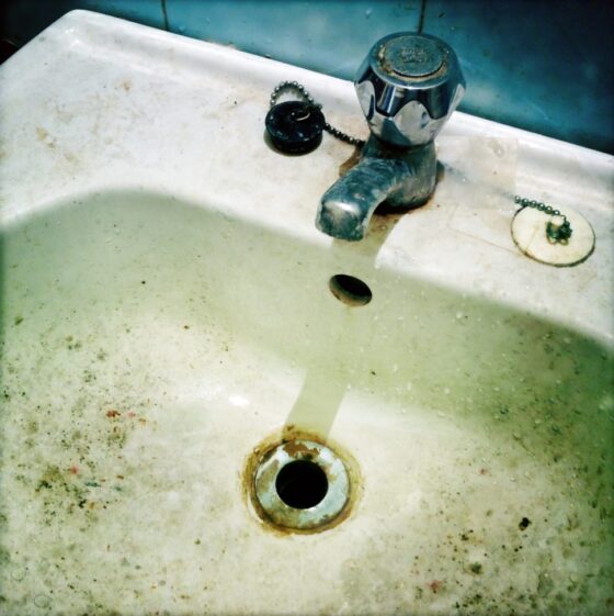 featured image - How to Remove Mold From Your Sink With Hydrogen Peroxide